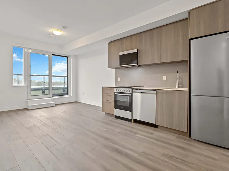 7437 Kingston Rd #413 — Photo 4