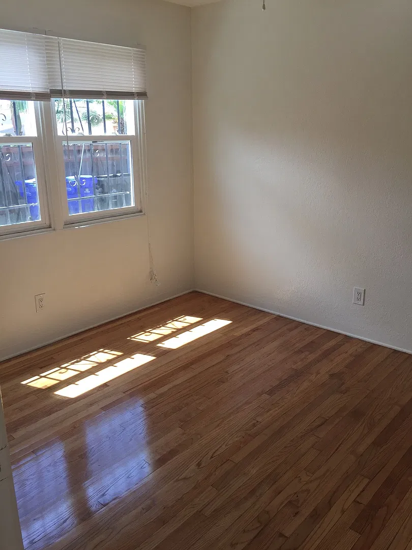 3818 — Photo 2