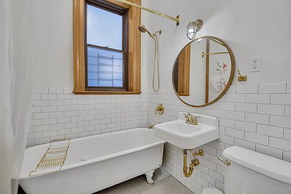 Sold by Compass | media 25