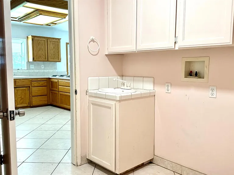 2335 N Douty St — Photo 13