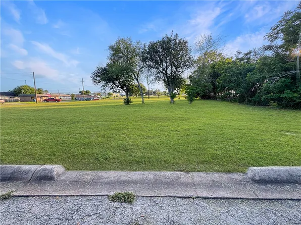 1305 N Jefferson St, Beeville, TX 78102