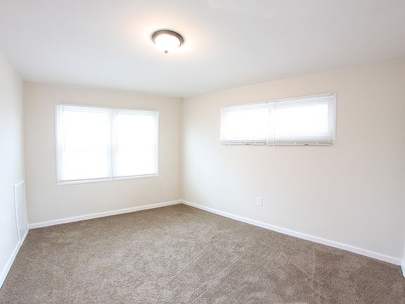 BR with new carpet/blinds