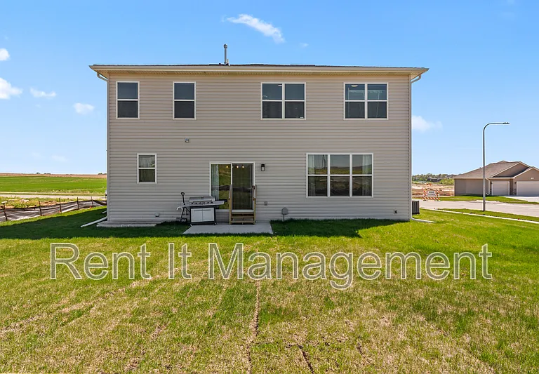 6910 Stony Point Dr — Photo 4