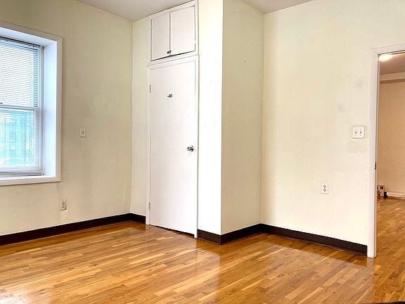 3rd image of 114 Manhattan Ave #1R