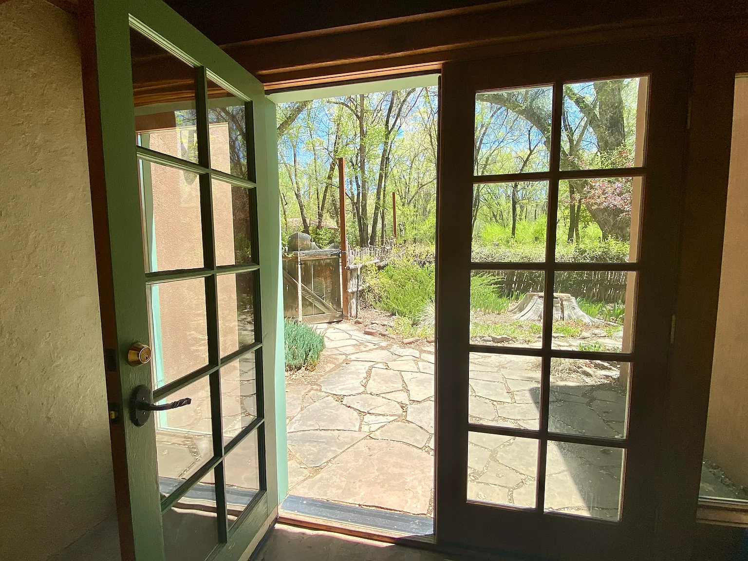 406 Burch St — Photo 4
