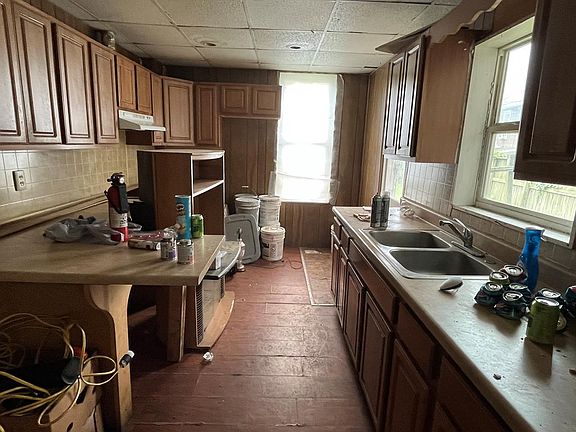 4th image of 203 N Grand St