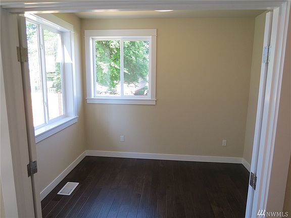 3rd image of 6415 26th St NE