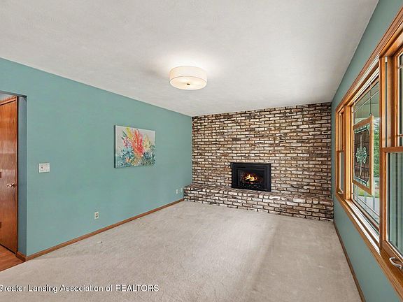 5th image of 882 Miami Dr