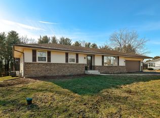 8567 E Valley View Dr, Stillman Valley, IL 61084
