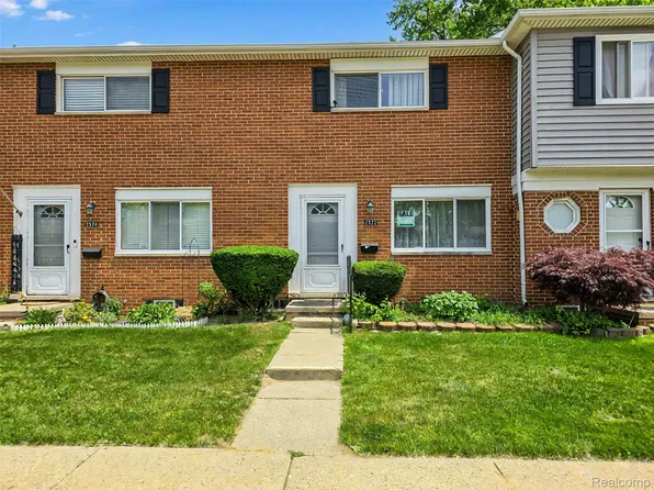 2522 Patrick Henry St, Auburn Hills, MI 48326