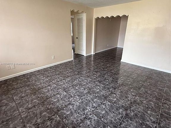 5th image of 836 Bayberry Dr