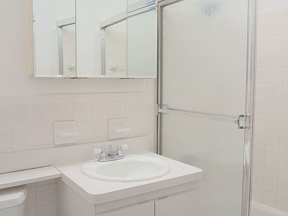 5th image of 155 E 34th St APT 16C