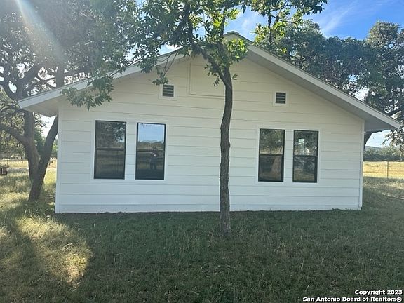 4th image of 373 Pine Tree Rd