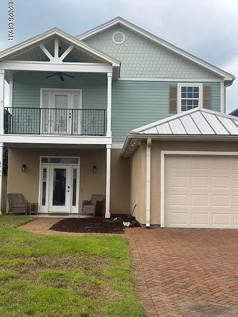 3 bed, 2.5 bath, 1800 sqft, $2,800 — Photo 1