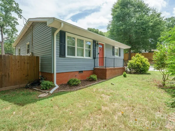 200 Point Cir, Belmont, NC 28012