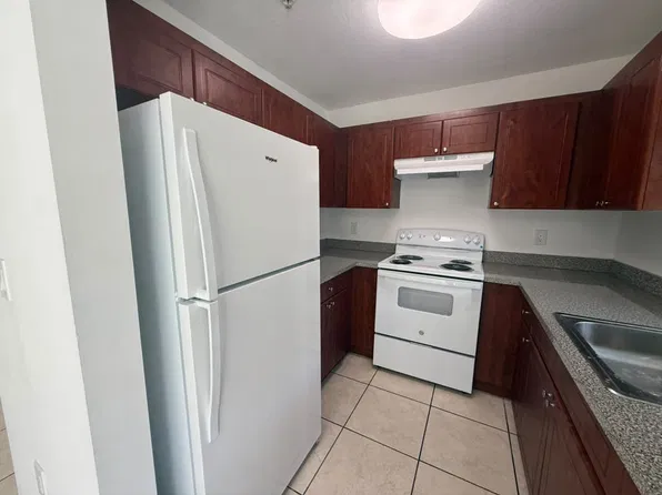 2413 W 78th St #201, Hialeah, FL 33016