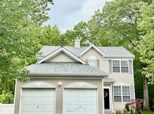 6 N Glen Cir, Oak Ridge, NJ 07438