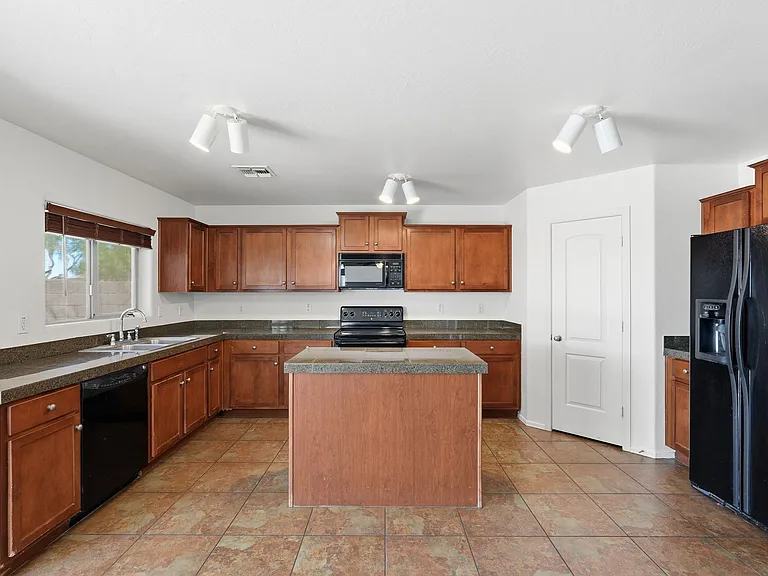 306 S Cactus St — Photo 7