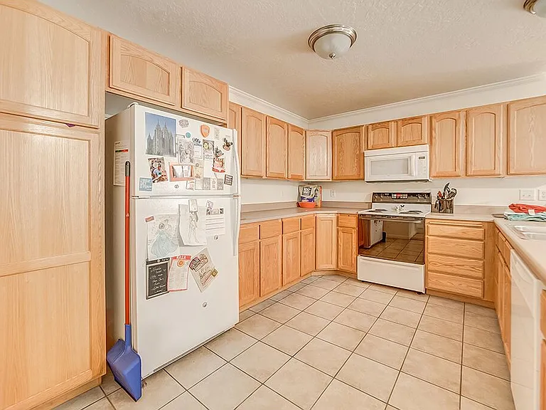 551 N 200 E #307 — Photo 4