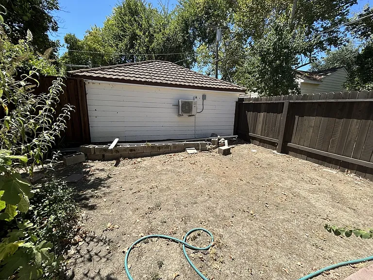 647 D St — Photo 9