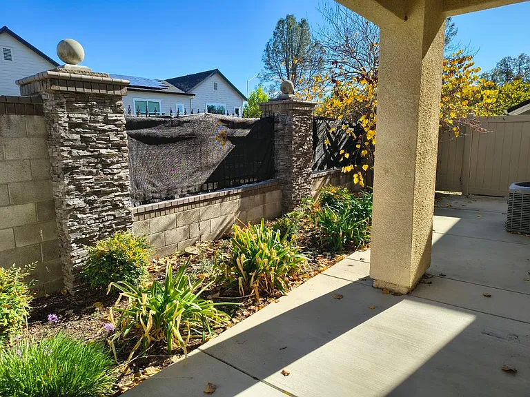 1377 Browning St — Photo 33