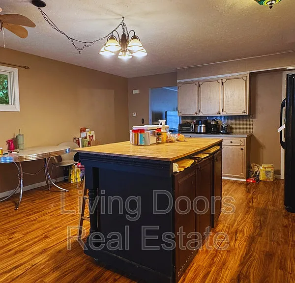 2301 South St — Photo 8