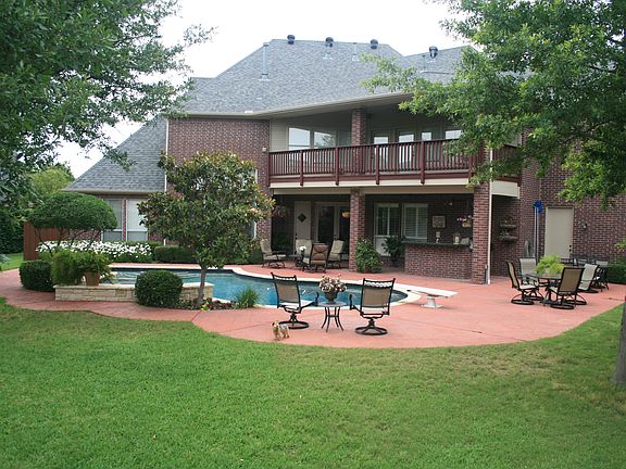 3rd image of 708 Cambridge Manor Ln