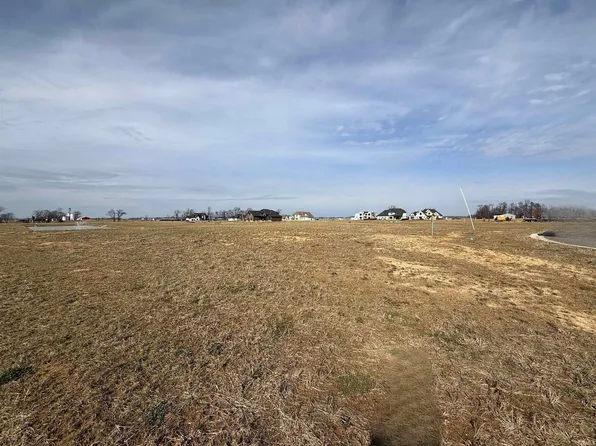 2999 Lake Dr, Newburgh, IN 47630