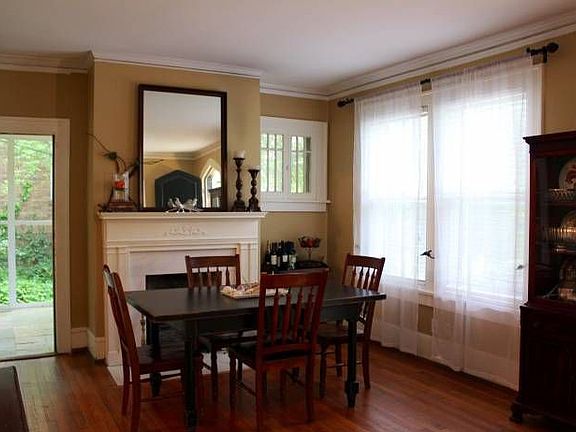 Dining to Screened Porch