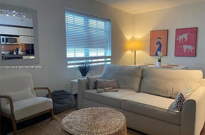 435 21st St #204 — Photo 3