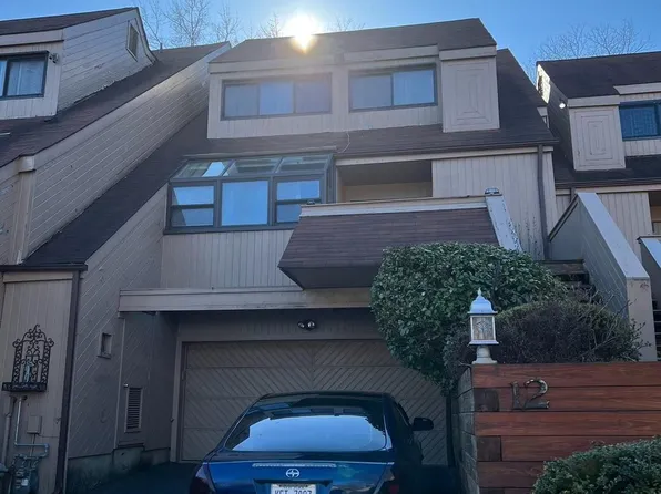 12 John Bean Court, Port Washington, NY 11050