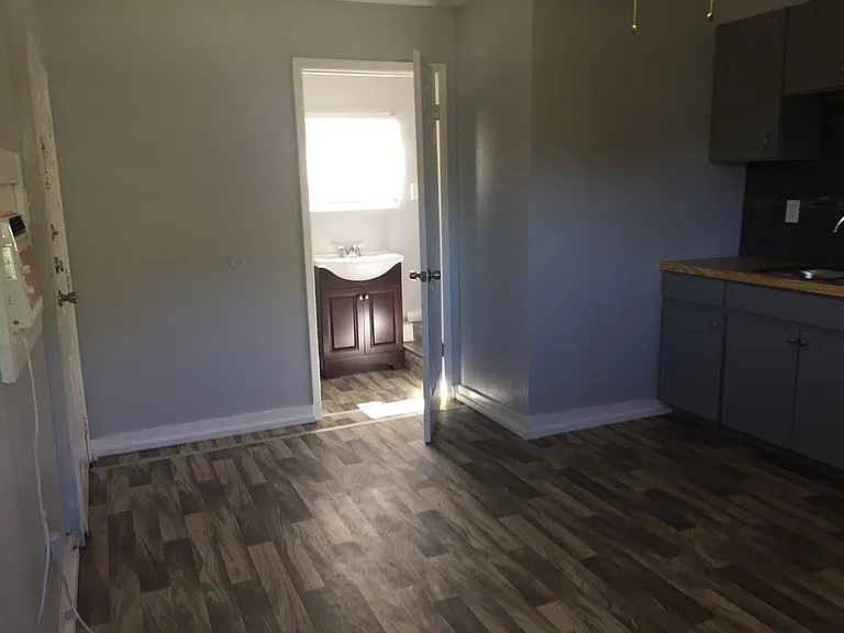 800 W Washington St #9 — Photo 9