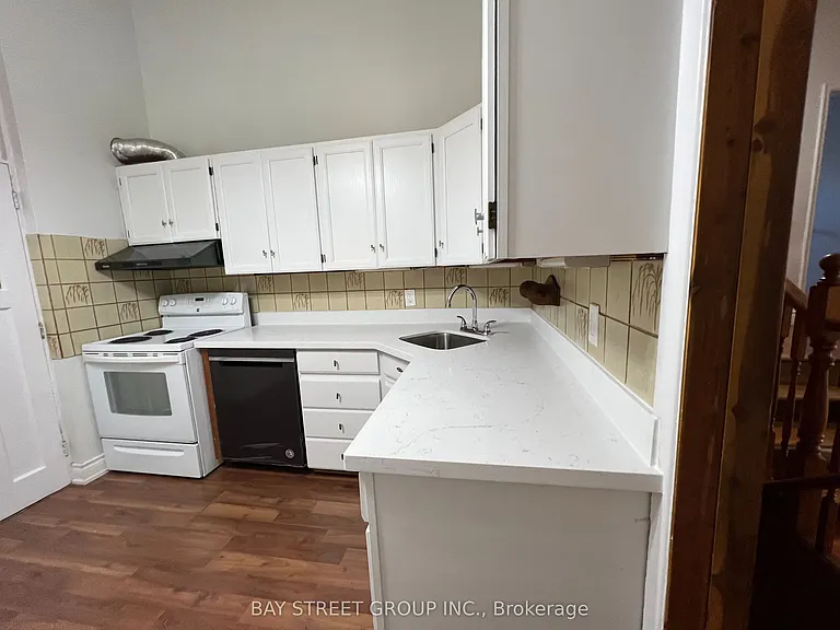 2 Norwalk St — Photo 4