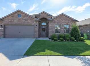 1833 Chamaeleon Dr, Haslet, TX 76052