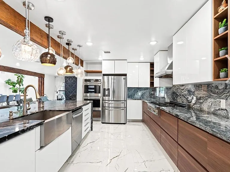 2108 Chimney Rock Rd — Photo 3