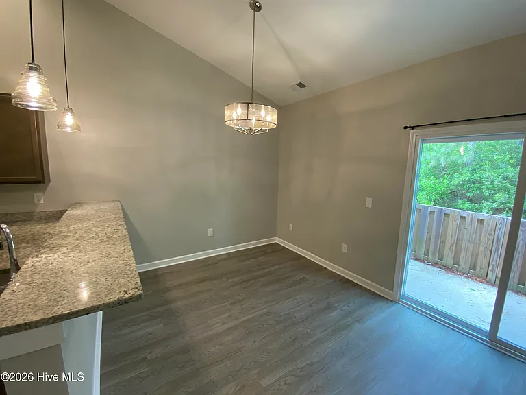 155 Lincoln Place Cir — Photo 6