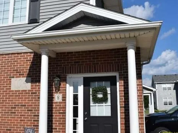 104 Essex Ln Unit 8, Savoy, IL 61874