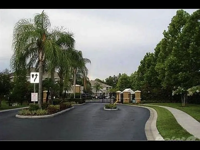 2140 Park Crescent Dr — Photo 4
