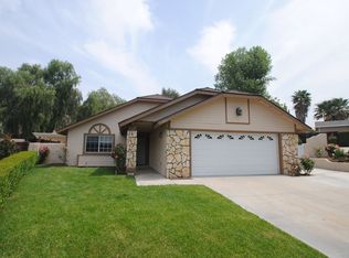 1001 Bascomb Dr, Riverside, CA 92507