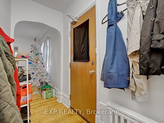 3rd image of 108 Lebreton St N