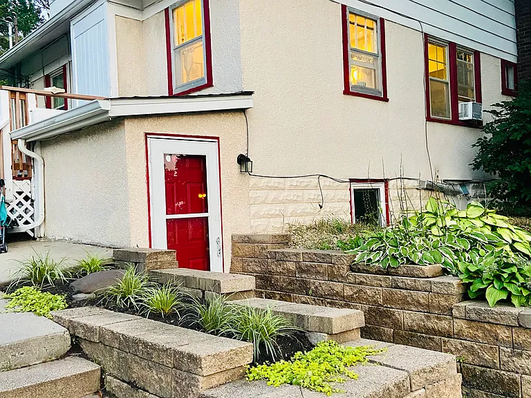 1517 Como Ave #B — Photo 2