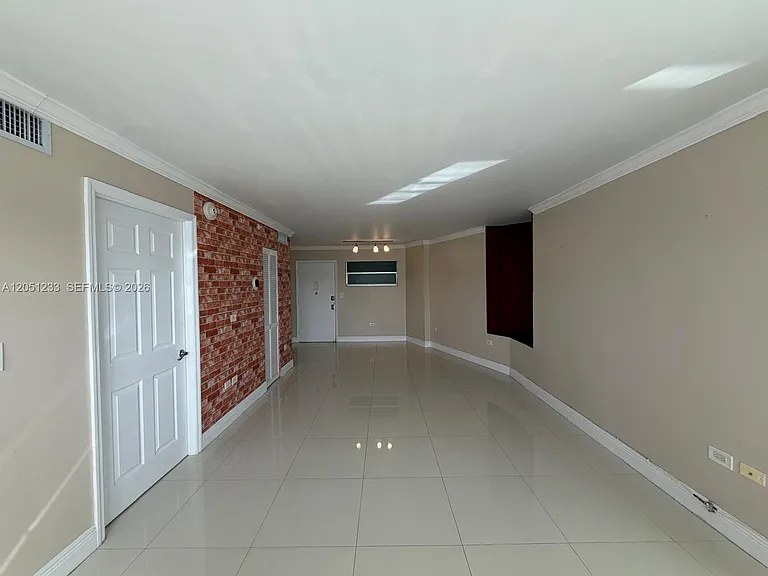 1881 Washington Ave #6A — Photo 3