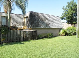 275 Woodland Rd, Palm Springs, FL 33461