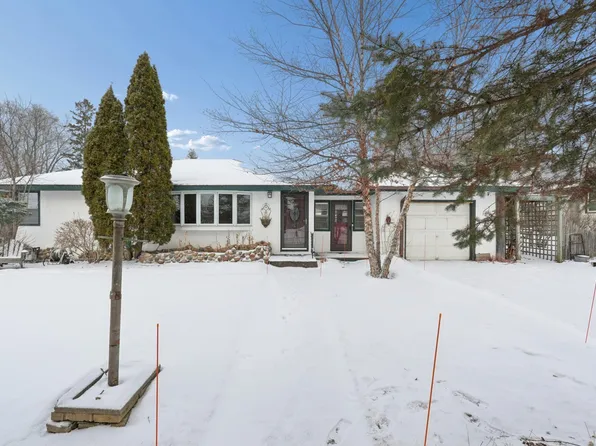 1515 Viking Dr E, Maplewood, MN 55109