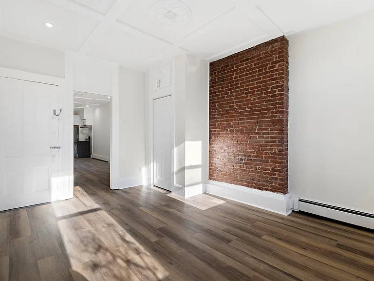 606 1st St #8 — Photo 3