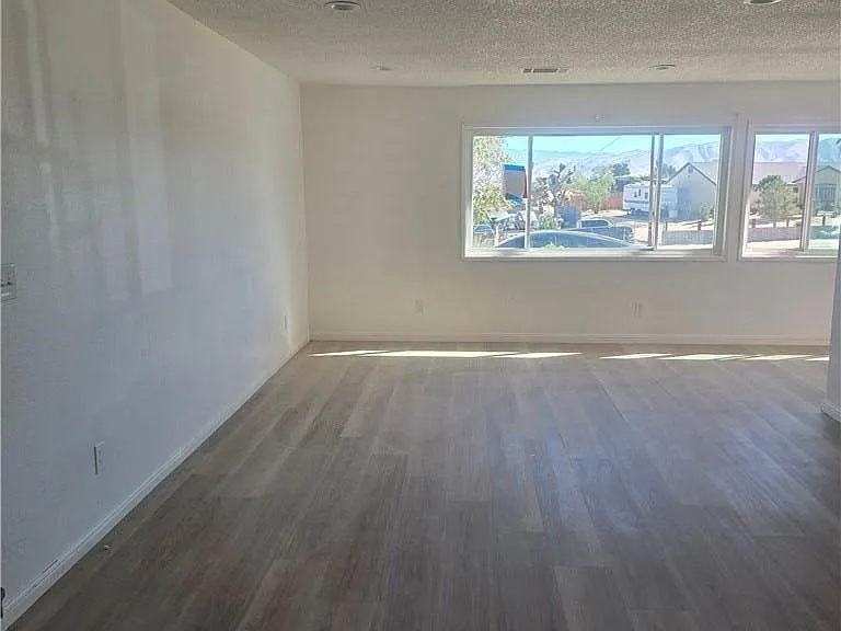 11742 Jacaranda Ave — Photo 9