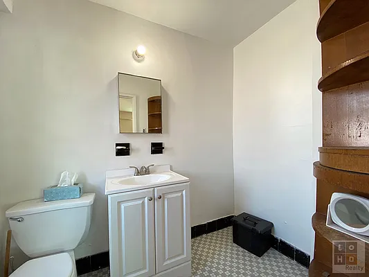Rented by LoHo Realty | media 20
