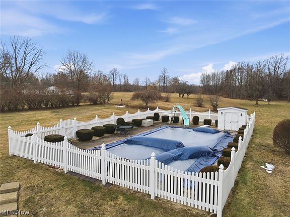 3rd image of 255 N Amboy Rd