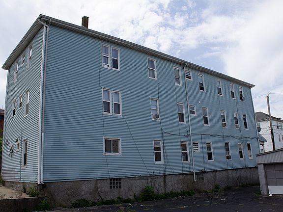 3rd image of 246 Eagle St