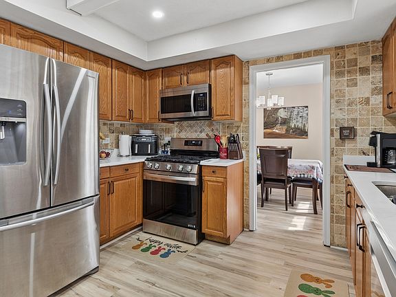 5th image of 407 Greenfield Rd
